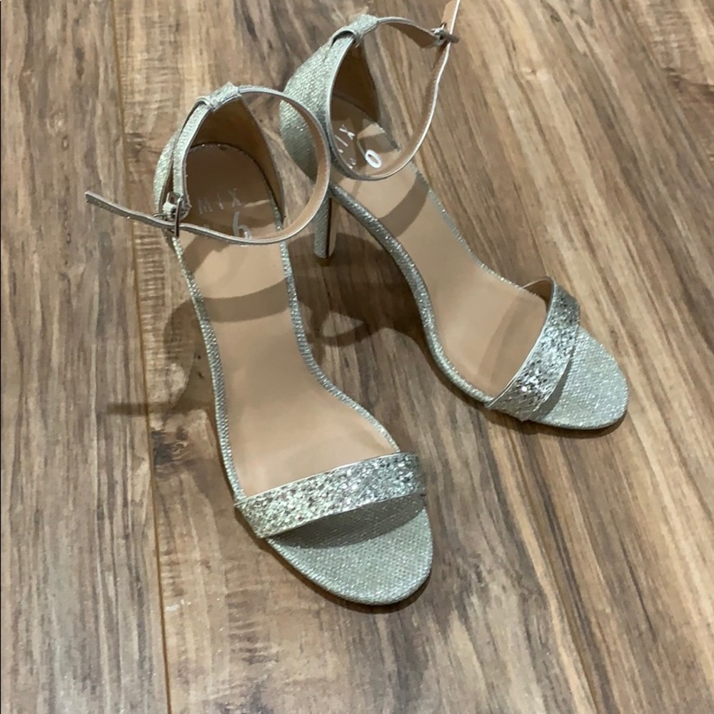 women’s silver heel shoes